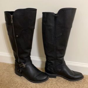 Size 7 M black boots
